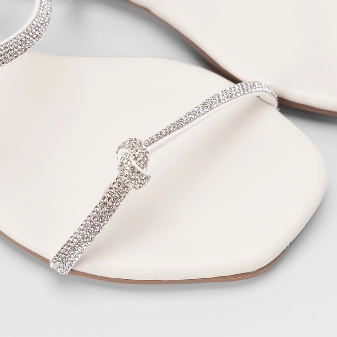 Rasteira Feminina Gabriela Detalhe Nó & Strass Off White
