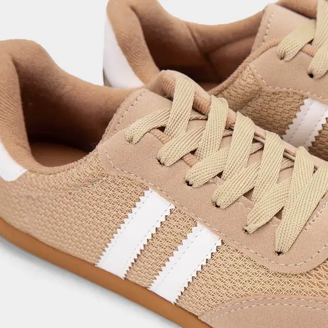 Tênis Casual Feminino Penélope Detalhe Recorte Camurça Mesh Bege