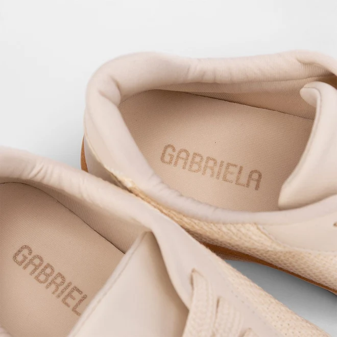Tênis Casual Feminino Gabriela Com Recortes Em Ráfia Bege