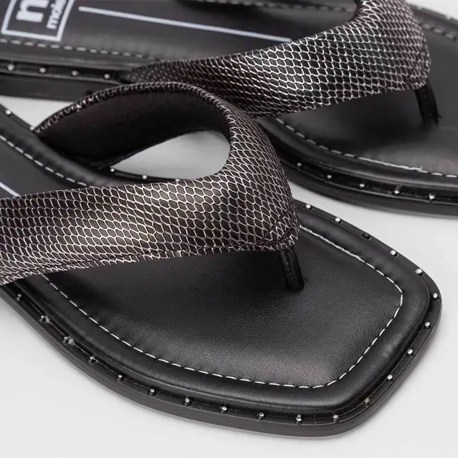 Rasteira Feminina Moleca Textura Cobra Preto