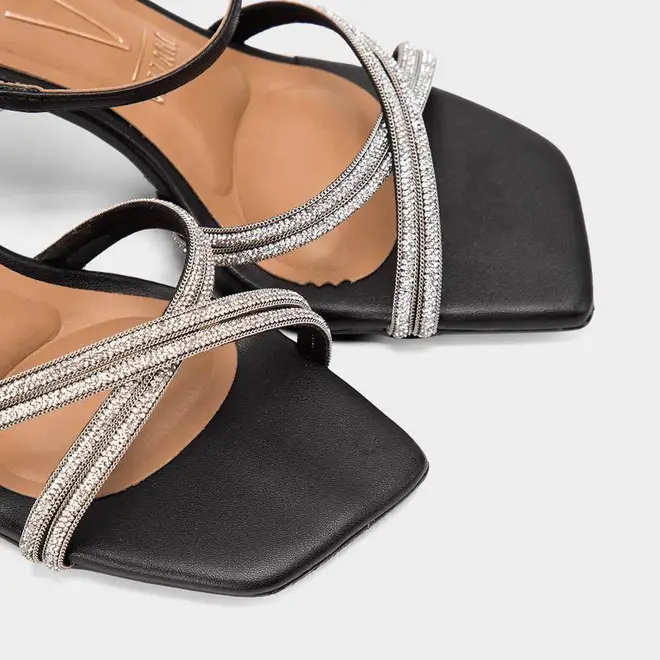 Sandália Feminina Vizzano Salto Flare Médio Tiras Cruzadas Em Strass Preto
