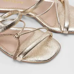 Rasteira Feminina Penélope Texturizada Multitiras Detalhe Nó & Strass Metalizada Ouro