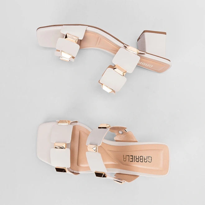 Tamanco Feminino Gabriela Salto Geométrico Detalhe Metálico Off White
