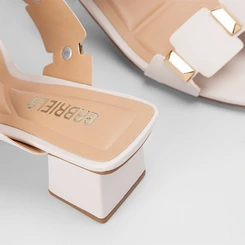Tamanco Feminino Gabriela Salto Geométrico Detalhe Metálico Off White