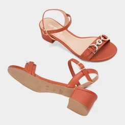 Sandália Feminina Penélope Salto Bloco Enfeite Metálico Laranja