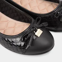 Sapatilha Feminina Moleca Matelassê Detalhe Laço Verniz Preto