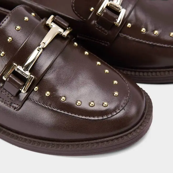 Mocassim Loafer Feminino Gabriela Detalhe Bridão & Tachas Marrom