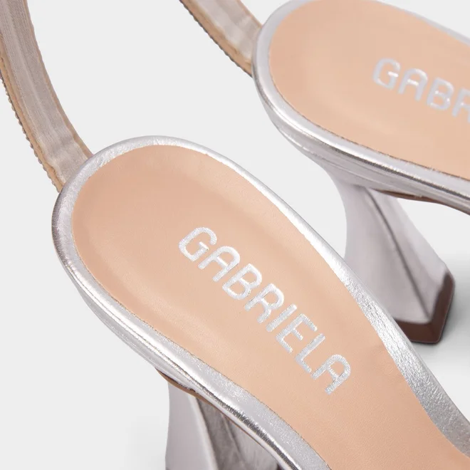 Scarpin Slingback Feminino Gabriela Tira Strass Metalizado Prata