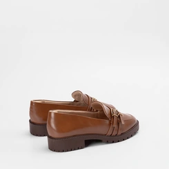 Mocassim Loafer Feminino Gabriela Tratorado Detalhe Fivela Caramelo