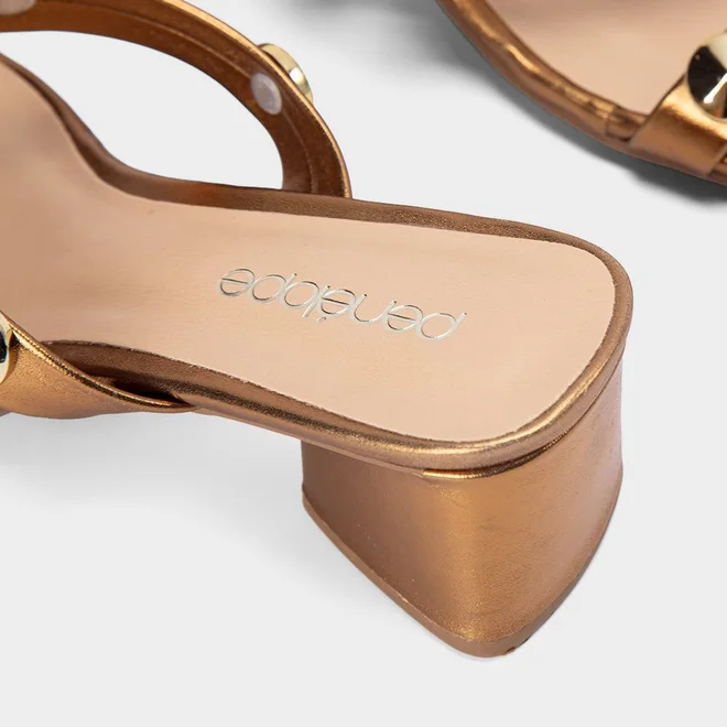 Tamanco Feminino Penélope Salto Geométrico Tachas Bronze