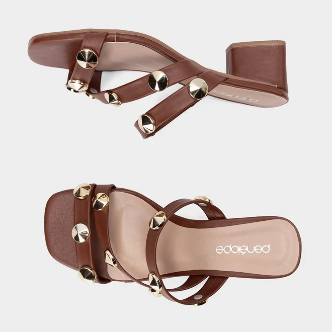 Tamanco Feminino Penélope Salto Geométrico Tachas Caramelo