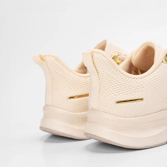 Tênis Esportivo Feminino Via Marte Knit Detalhes Metalizados Marfim