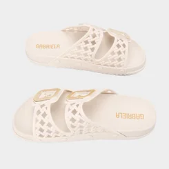 Papete Feminina Gabriela Detalhe Vazado Fivela Off White