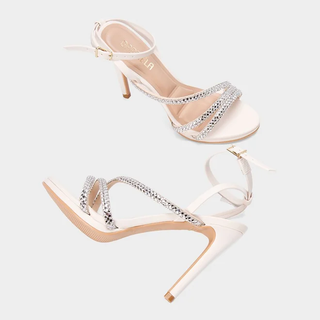 Sandália Feminina Gabriela Salto Alto Fino Tiras Strass Off White