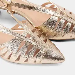 Scarpin Slingback Feminino Gabriela Recortes Vazado Metalizado Ouro