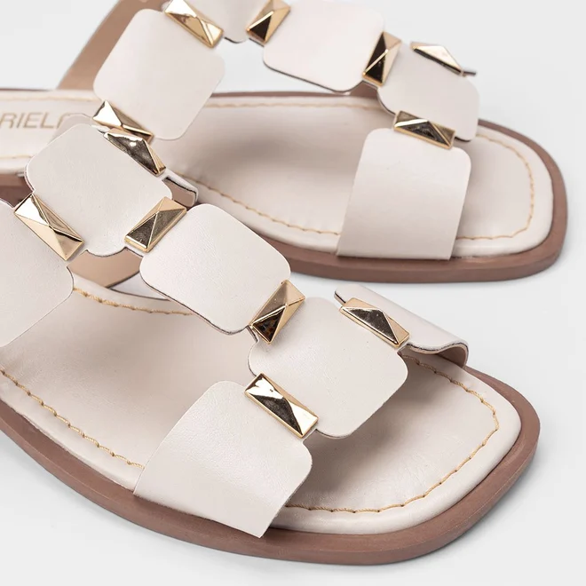 Rasteira Feminina Gabriela Com Detalhes Metalizados Off White