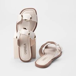Rasteira Feminina Gabriela Com Detalhes Metalizados Off White