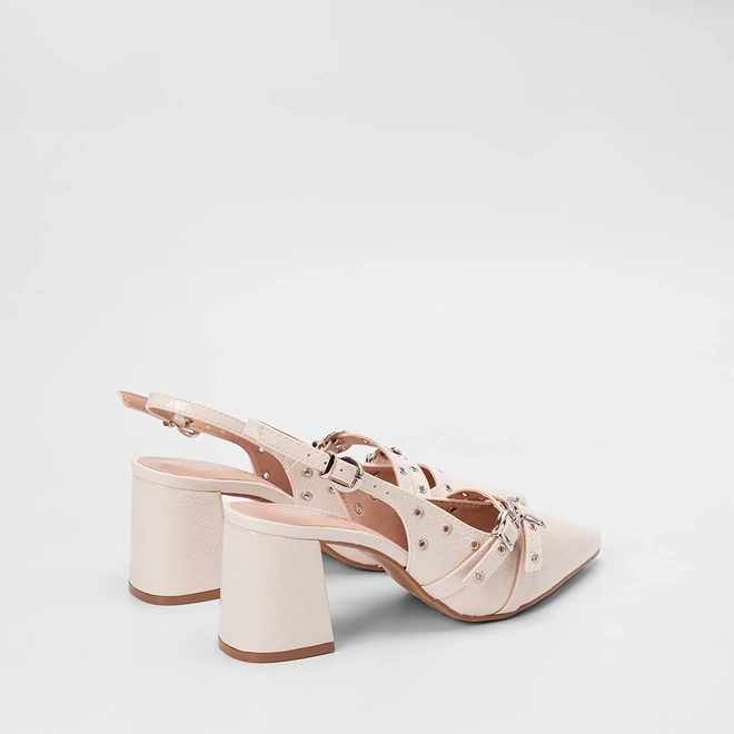 Scarpin Slingback Feminino Gabriela Verniz Texturizada Detalhe Ilhós & Fivela Off White