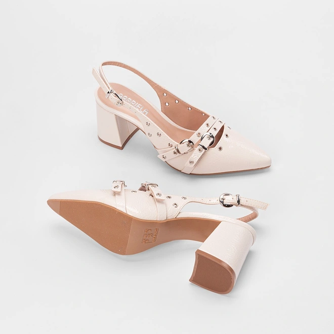 Scarpin Slingback Feminino Gabriela Verniz Texturizada Detalhe Ilhós & Fivela Off White