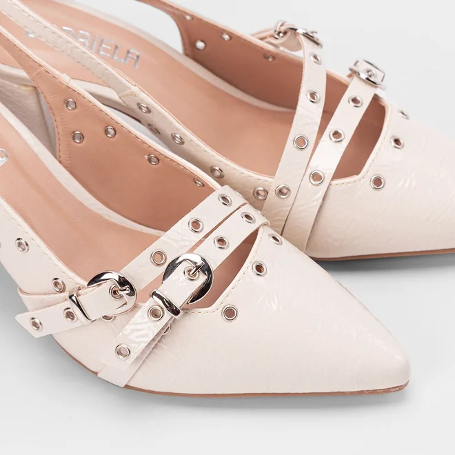 Scarpin Slingback Feminino Gabriela Verniz Texturizada Detalhe Ilhós & Fivela Off White