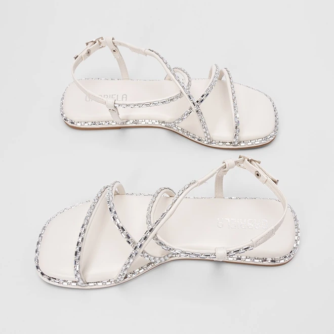 Sandália Rasteira Feminina Gabriela Multitiras Detalhe Pedraria Off White