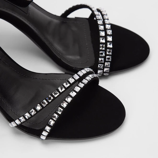 Sandália Feminina Via Marte Salto Alto Fino Detalhe Pedraria Nobuck Preto