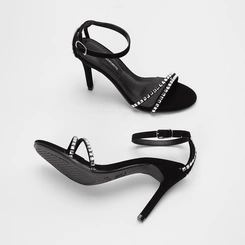 Sandália Feminina Via Marte Salto Alto Fino Detalhe Pedraria Nobuck Preto