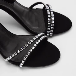 Sandália Feminina Via Marte Salto Alto Fino Detalhe Pedraria Nobuck Preto