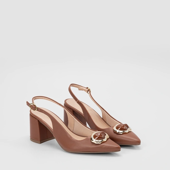 Scarpin Slingback Feminino Gabriela Salto Médio Bloco Detalhe Pedraria Caramelo