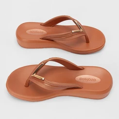 Tamanco Feminino Azaleia Cloe Detalhe Metalizado Em V Caramelo