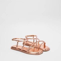 Sandália Rasteira Feminina Gabriela Multitiras Detalhe Pedraria Metalizada Rose Gold