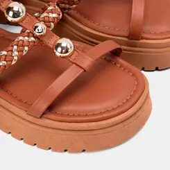 Sandália Feminina Gabriela Flatform Tachas Esferas Tressê Caramelo