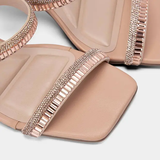 Tamanco Feminino Gabriela Salto Alto Flare Detalhe Strass Nude