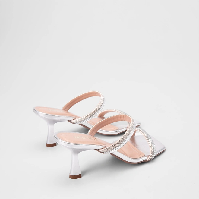 Tamanco Feminino Gabriela Salto Alto Flare Detalhe Strass Metalizado Prata