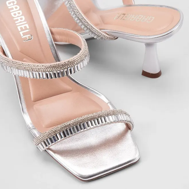 Tamanco Feminino Gabriela Salto Alto Flare Detalhe Strass Metalizado Prata