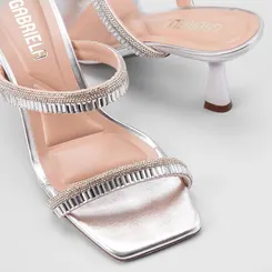 Tamanco Feminino Gabriela Salto Alto Flare Detalhe Strass Metalizado Prata