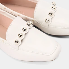 Mocassim Feminino Gabriela Tachas Esferas Off-White