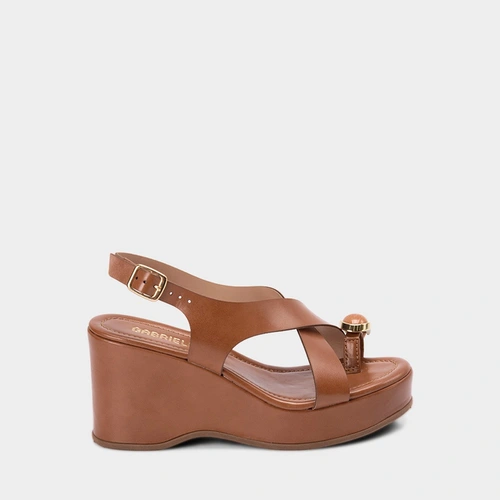 Sandália Feminina Gabriela Salto Plataforma Alta Tiras Cruzadas Pedraria Caramelo