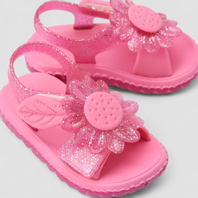 Sandália Infantil Zaxy Tira Contato Glitter Detalhe Flor & Corações Rosa