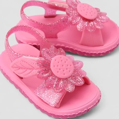 Sandália Infantil Zaxy Tira Contato Glitter Detalhe Flor & Corações Rosa