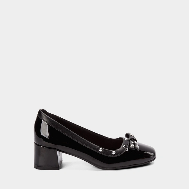 Scarpin Moleca Salto Médio Bloco Detalhe Em Tachas Verniz Preto