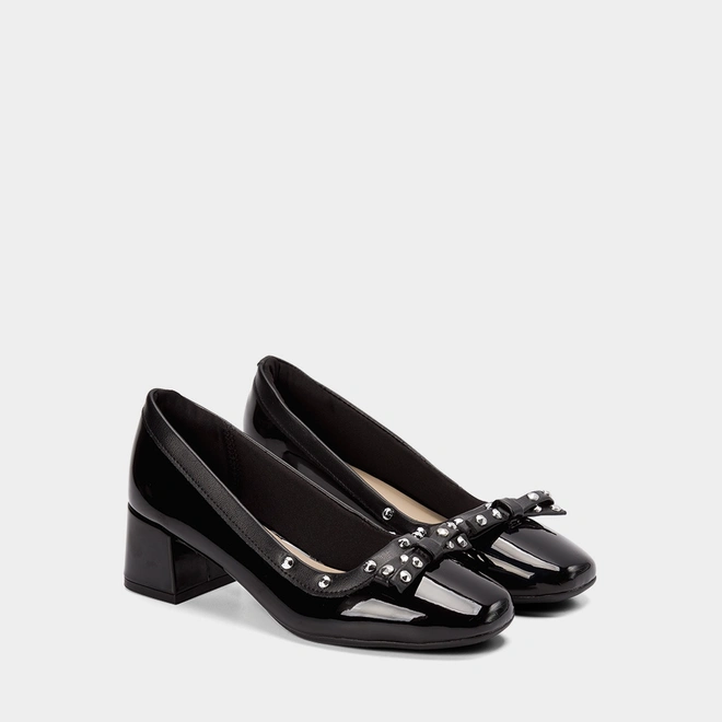 Scarpin Moleca Salto Médio Bloco Detalhe Em Tachas Verniz Preto