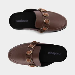 Mule Clog Moleca Detalhe Em Pedrarias Marrom