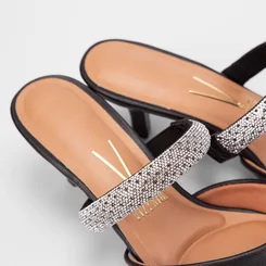 Mule Feminino Vizzano Salto Médio Fino Tira Strass Preto