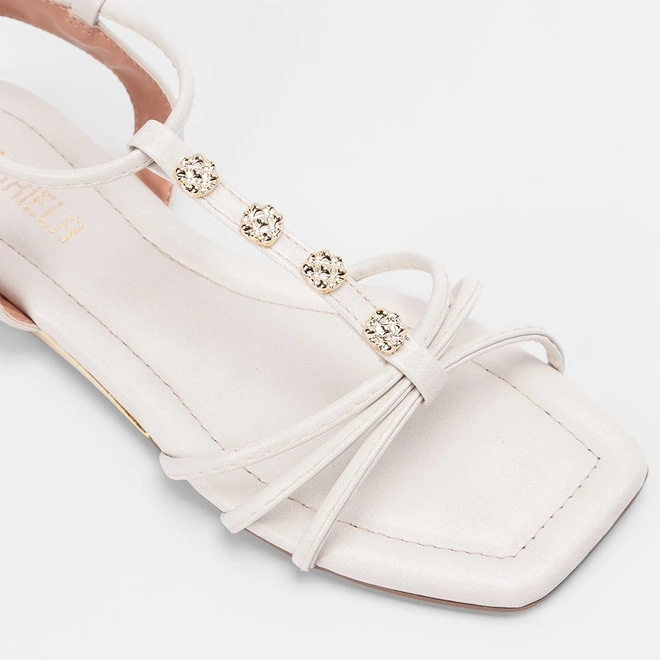 Sandália Feminina Gabriela Detalhe Metalizado Flor Amarração Off-White