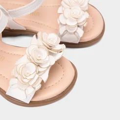 Sandália Bebê Gabrielinha Detalhe Flores Off White