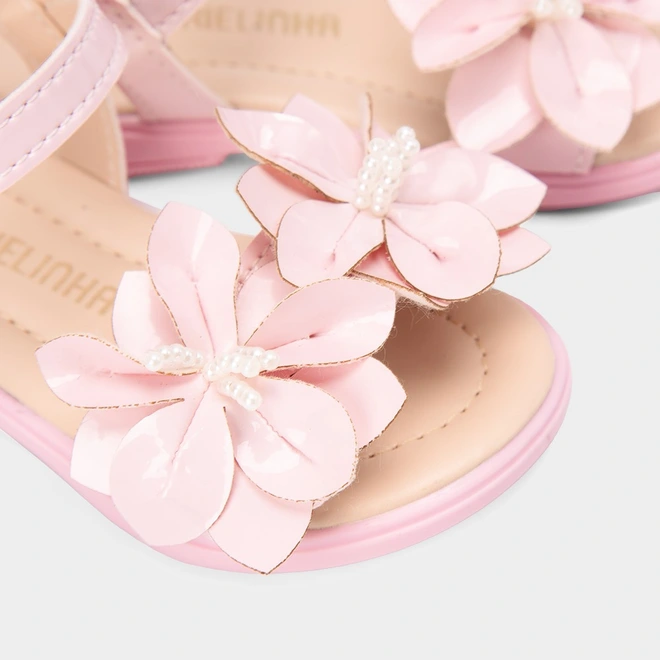 Sandália Bebê Gabrielinha Detalhe Flor & Pérola Verniz Rosa