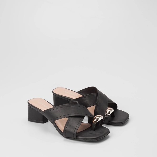 Tamanco Feminino Penélope Tiras Cruzadas Detalhe Bold Preto