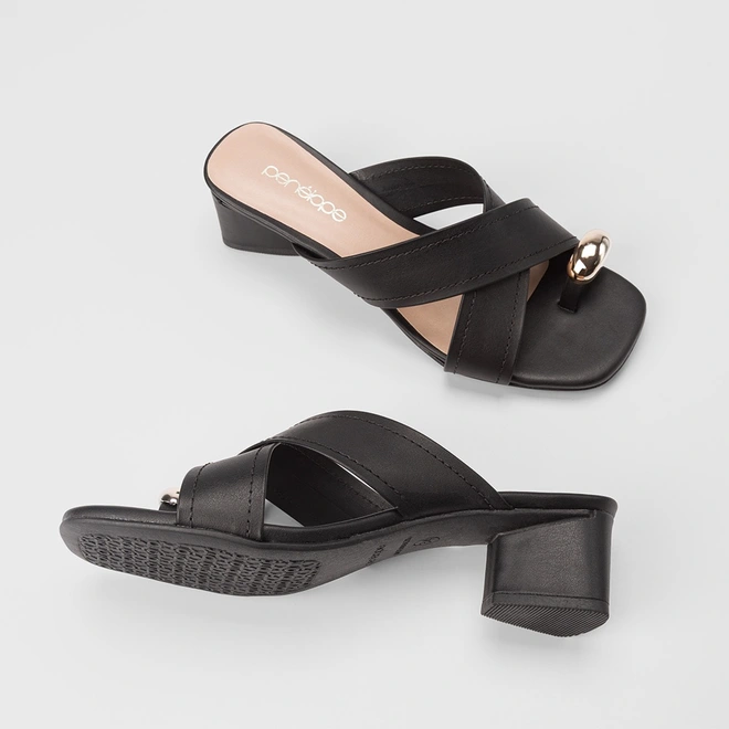 Tamanco Feminino Penélope Tiras Cruzadas Detalhe Bold Preto