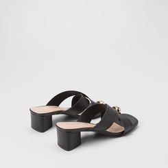 Tamanco Feminino Penélope Tiras Cruzadas Detalhe Bold Preto